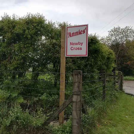 Newby Cross * كارلايل